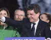 Fotografie cu Nicușor Dan conducându-și fetița la școală în dimineața de după câștigarea alegerilor a devenit virală